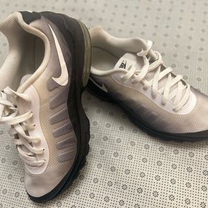 Size 11- Nike Air Max Invigor Print White Cool Grey